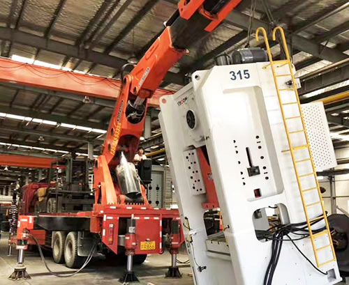 容城县提升工作效率，选择优质折臂吊租赁服务